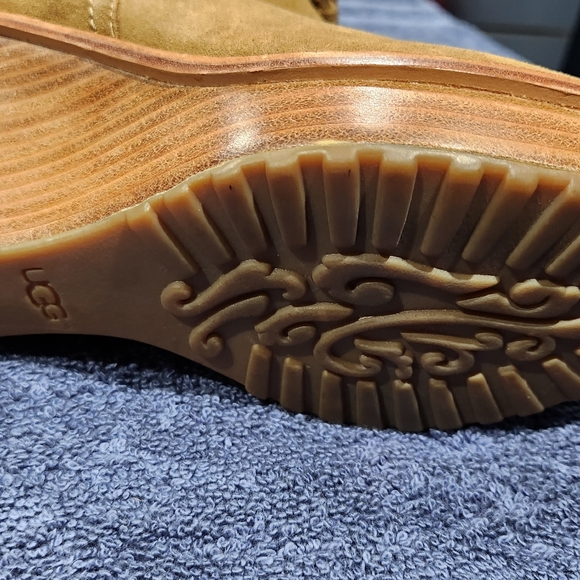 Boots - Picture 7 of 8